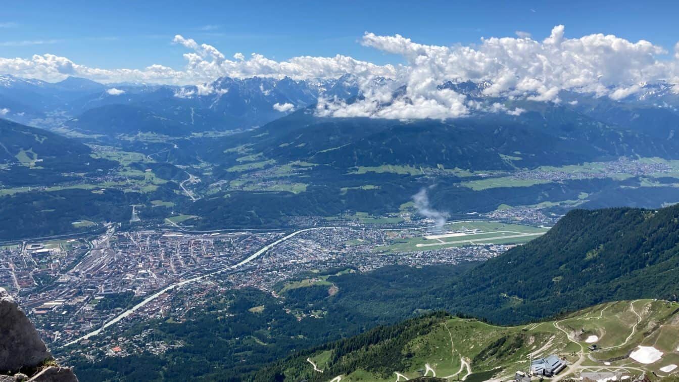 Der Ausblick auf Innsbruck von der Nordkette (c) Alissa Hacker | 1000things
