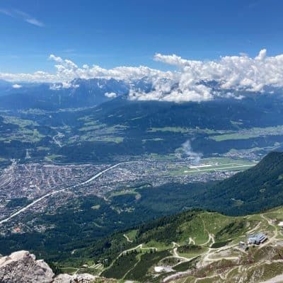 Der Ausblick auf Innsbruck von der Nordkette (c) Alissa Hacker | 1000things
