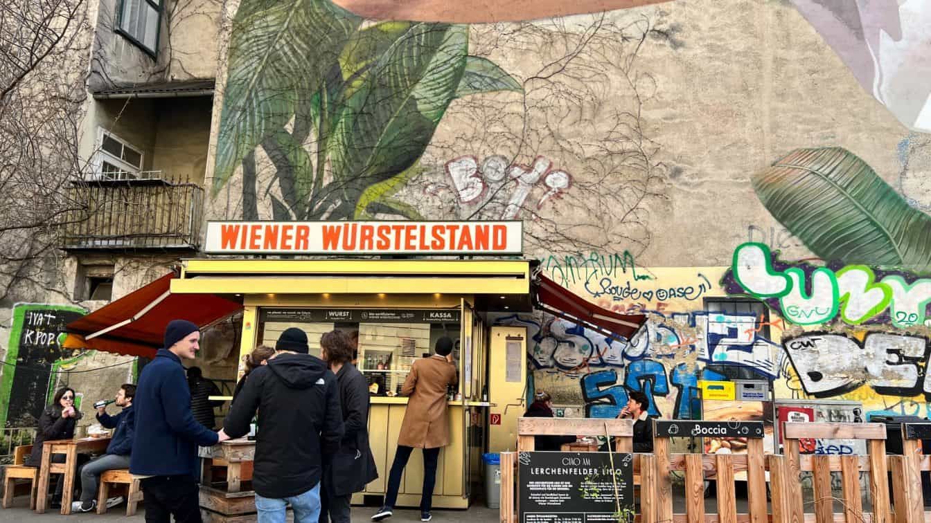 Wiener Würstelstand (c) Julia Riedesser | 1000things