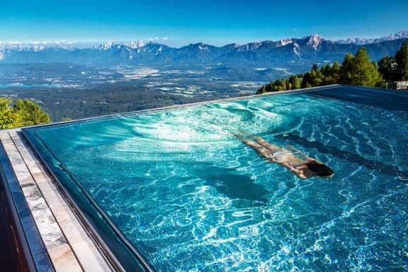 Feuerberg Mountain Resort Infinity Pool Sommer