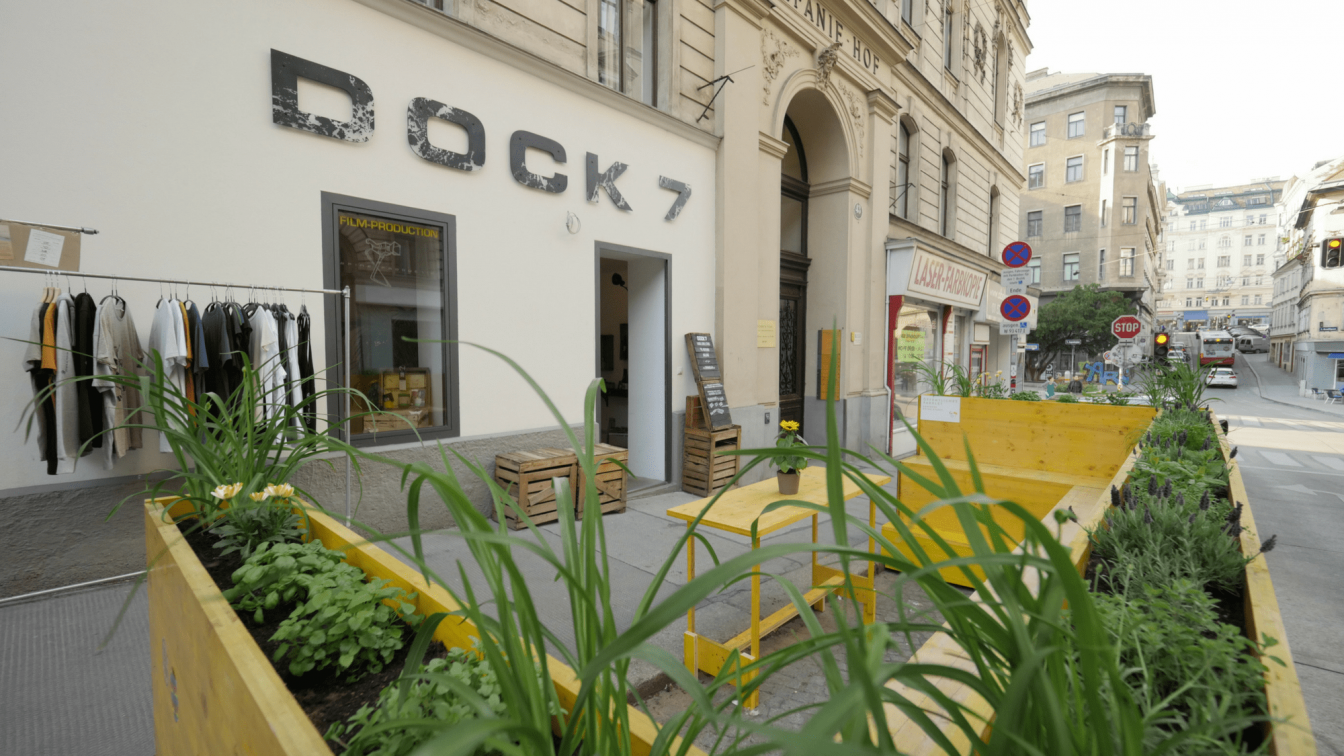 Dock7: Außenbereich im Sommer